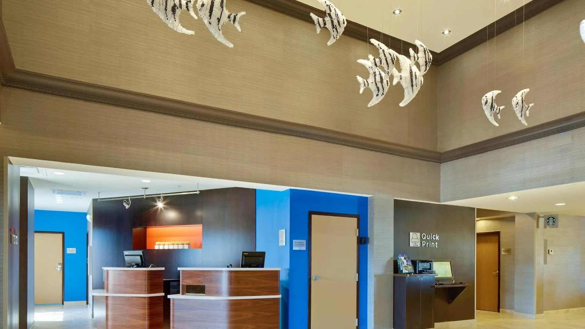 Hotel Courtyard By Marriott At Town Center 3*
