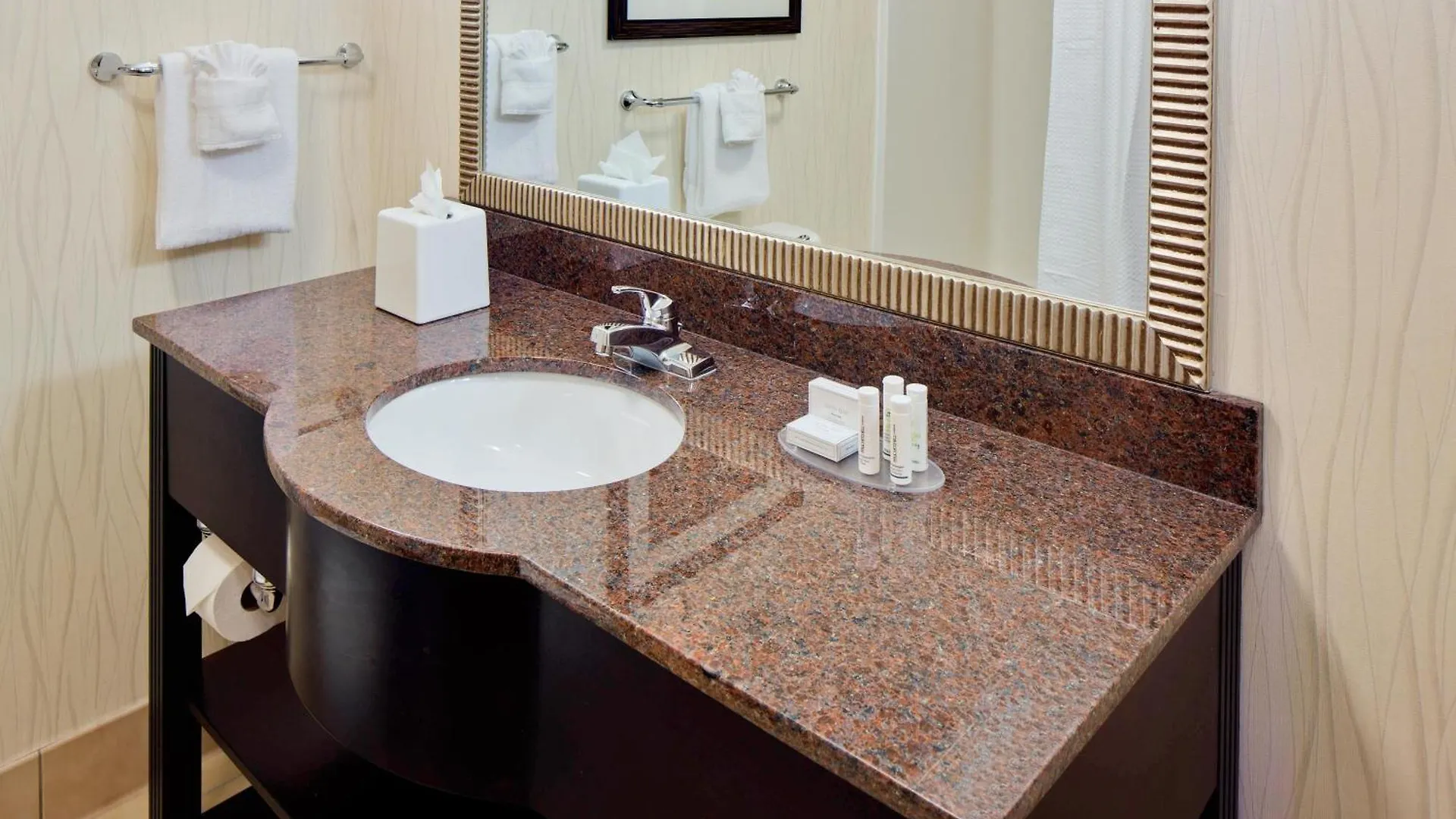 Courtyard By Marriott At Town Center Sarasota