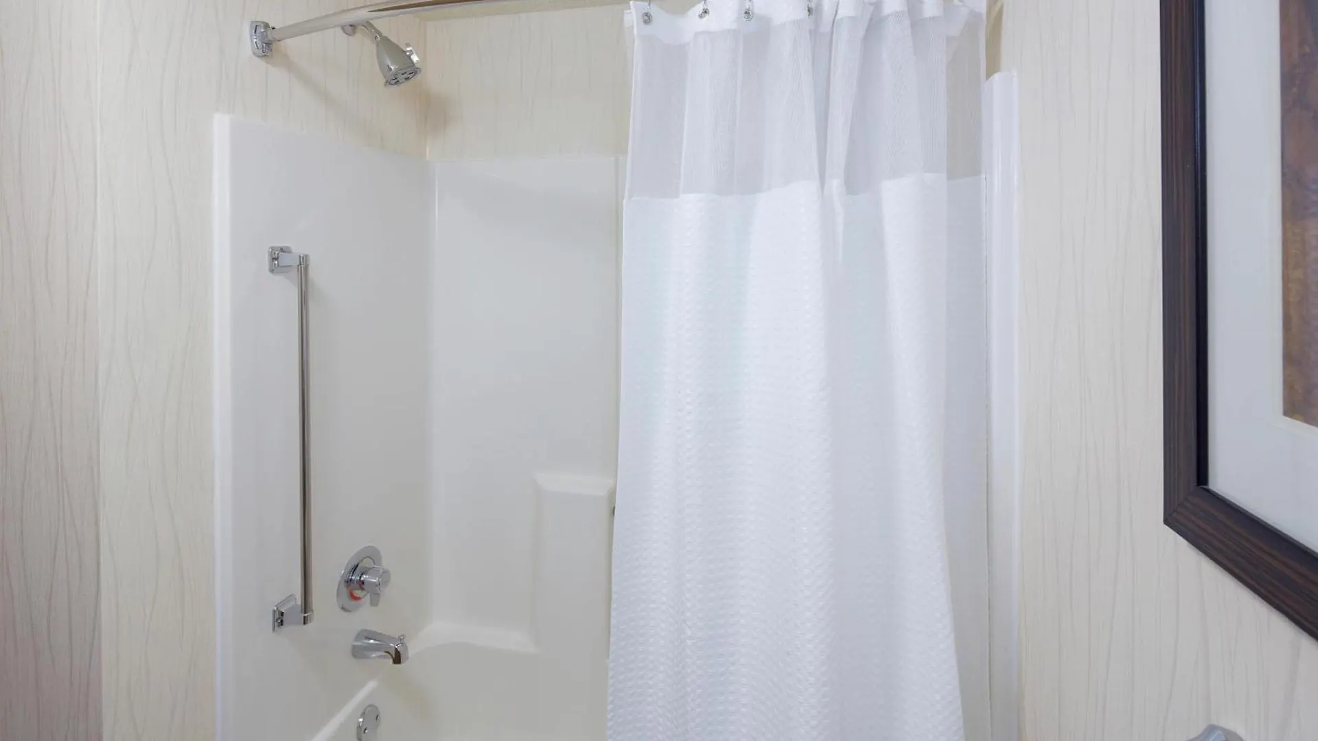 Courtyard By Marriott At Town Center Hotel 3*