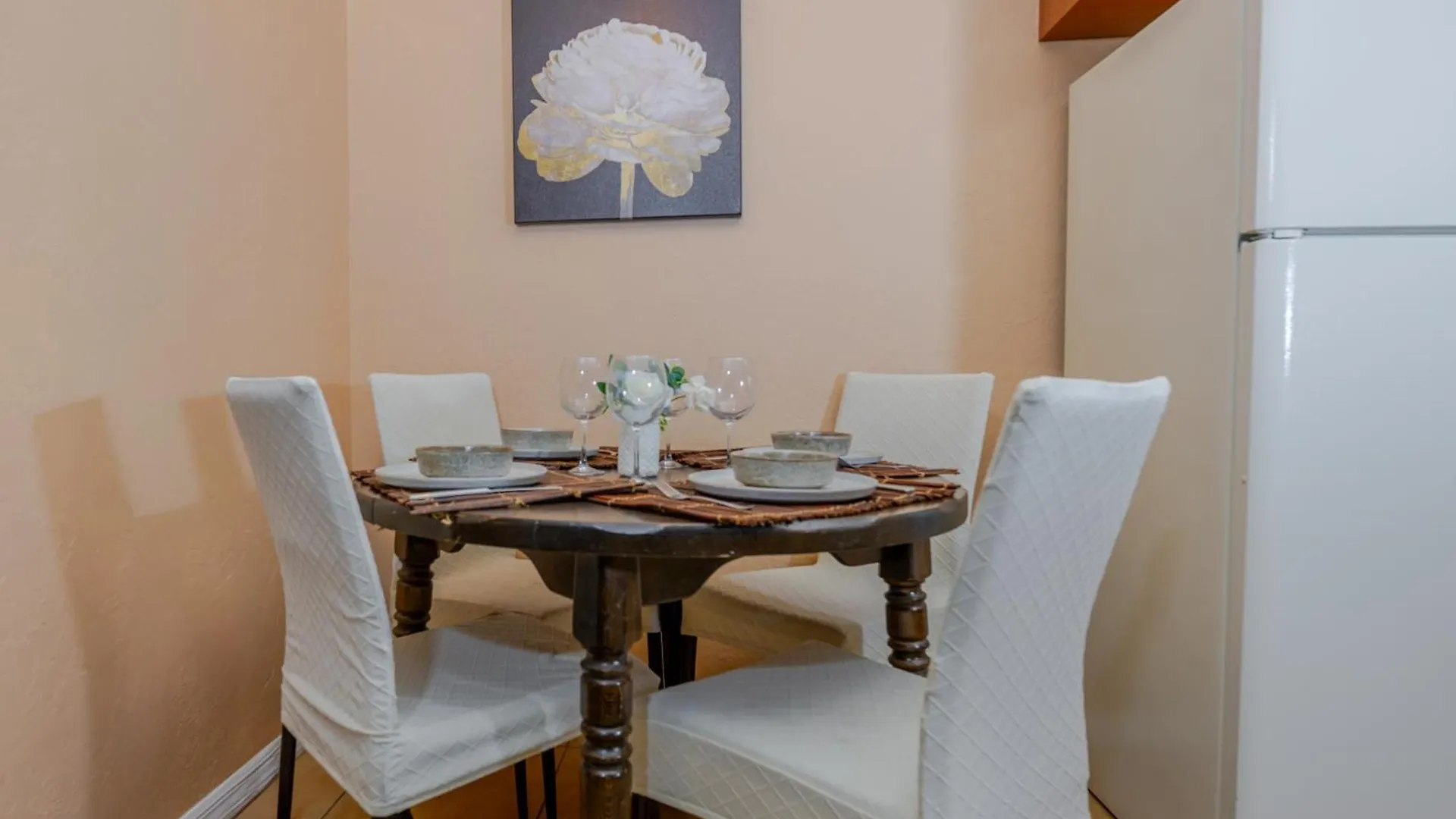 Apartment Urban Healing Haven Downtown Gem *