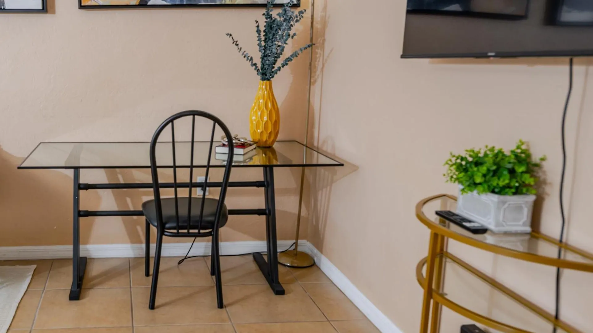 Apartment Urban Healing Haven Downtown Gem