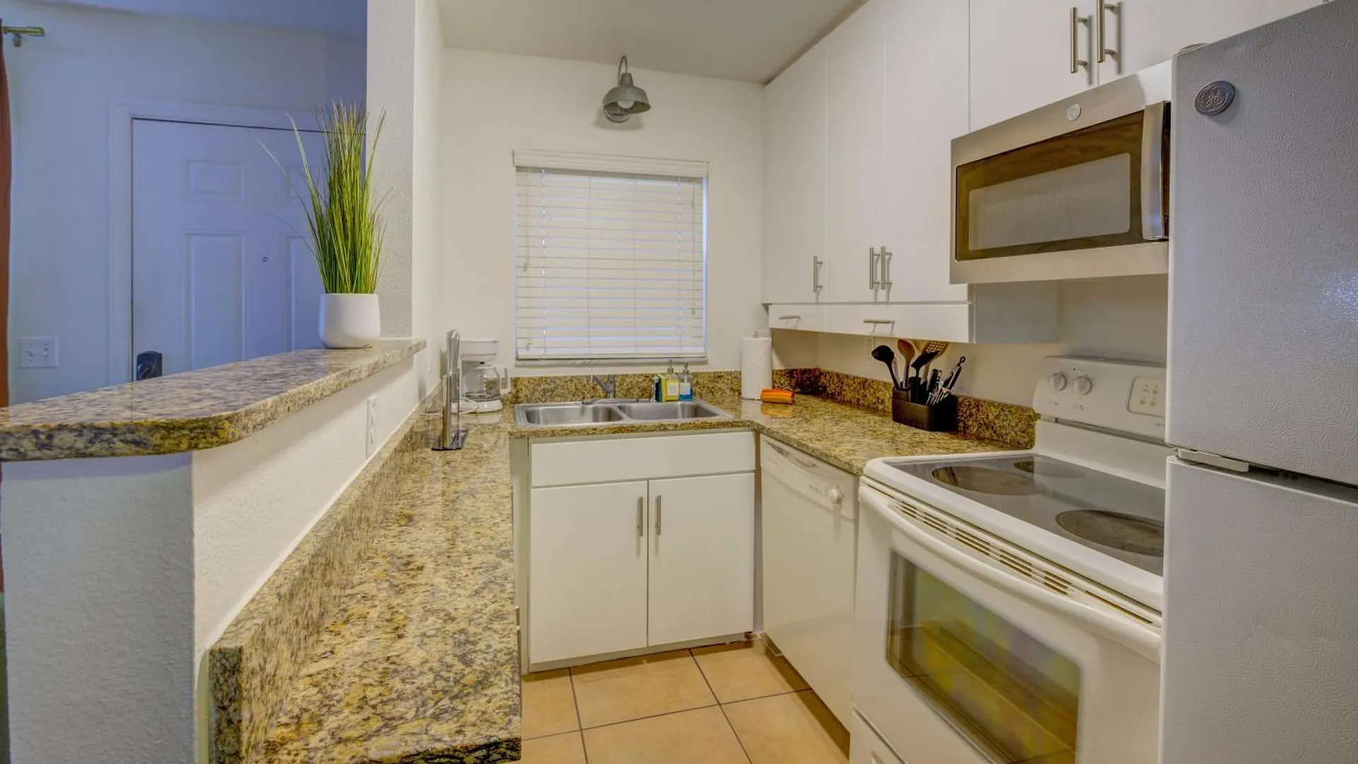 Cozy Retreat Close To Hospital Apartment