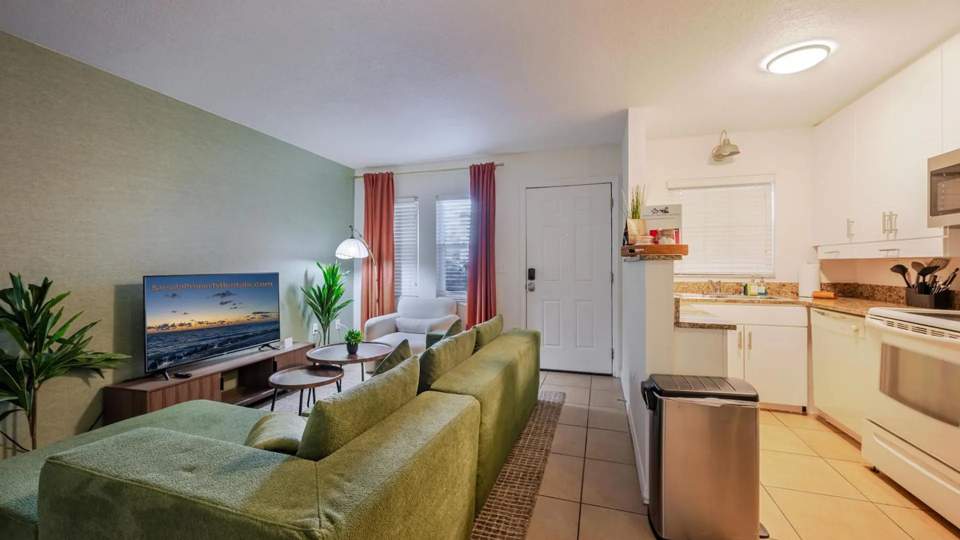 Cozy Retreat Close To Hospital Apartment