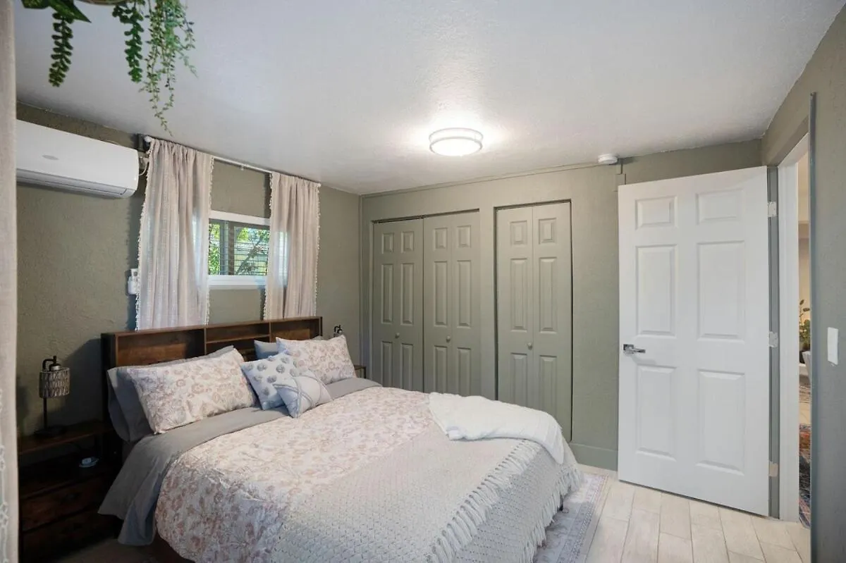 Bayou Hammock Bliss In Sunny Florida Apartment