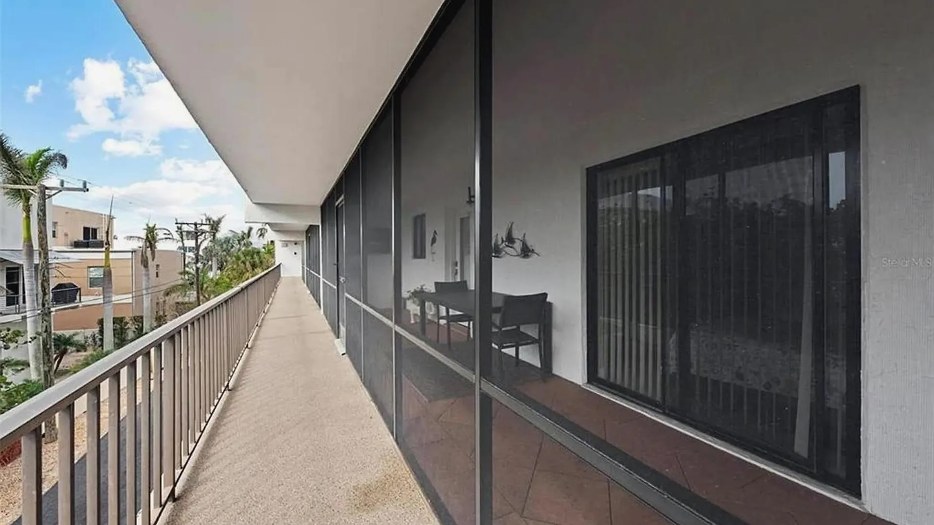 Lido Stylish Coastal Retreat 公寓