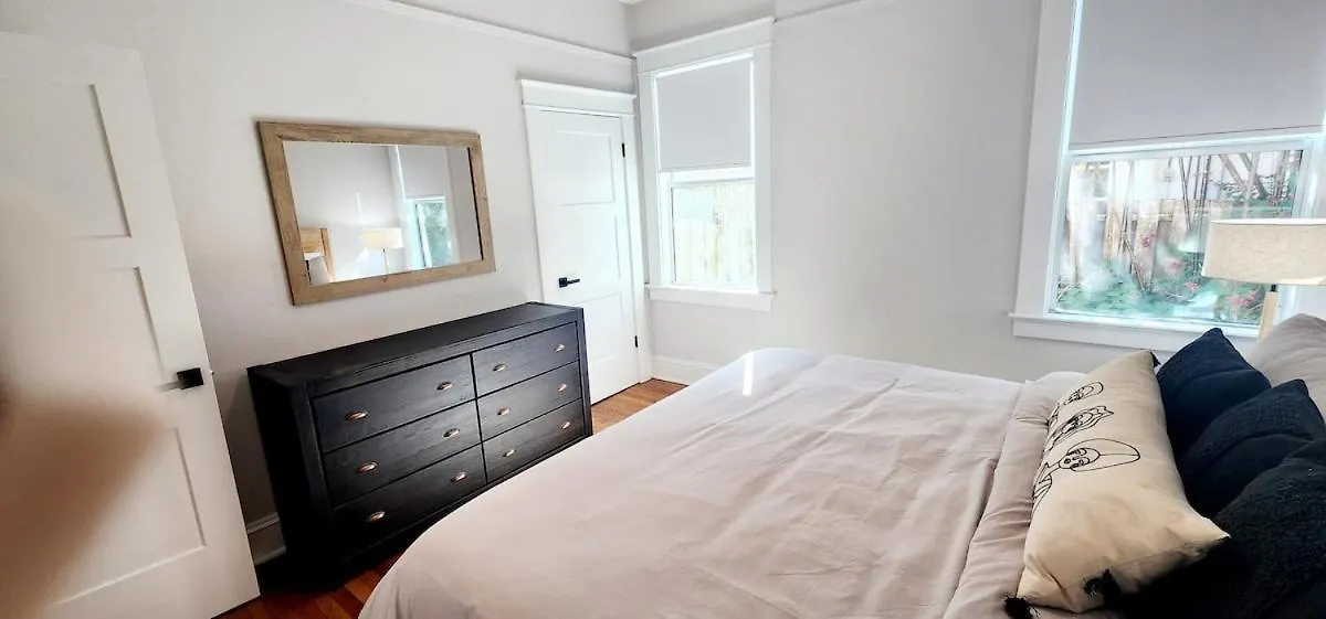 Holiday home Gem In Laurel Park, Newly Remodeled, Near Downtown Sarasota