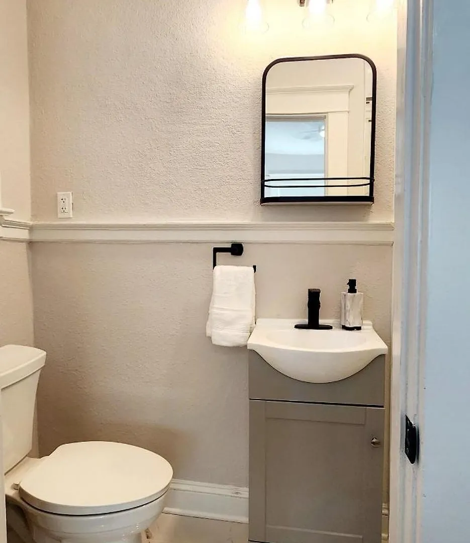 Gem In Laurel Park, Newly Remodeled, Near Downtown Holiday home Sarasota