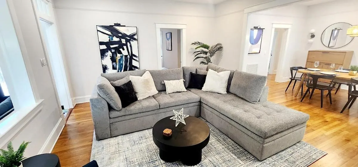 Holiday home Gem In Laurel Park, Newly Remodeled, Near Downtown