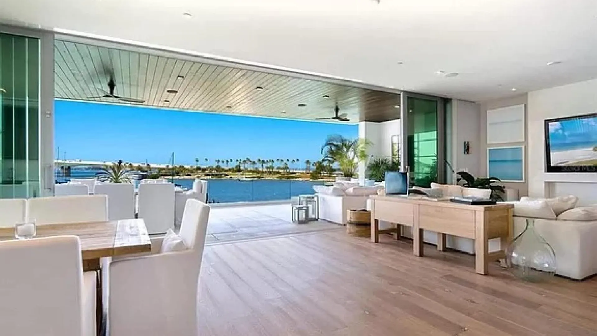 Modern Waterfront In Apartment Sarasota