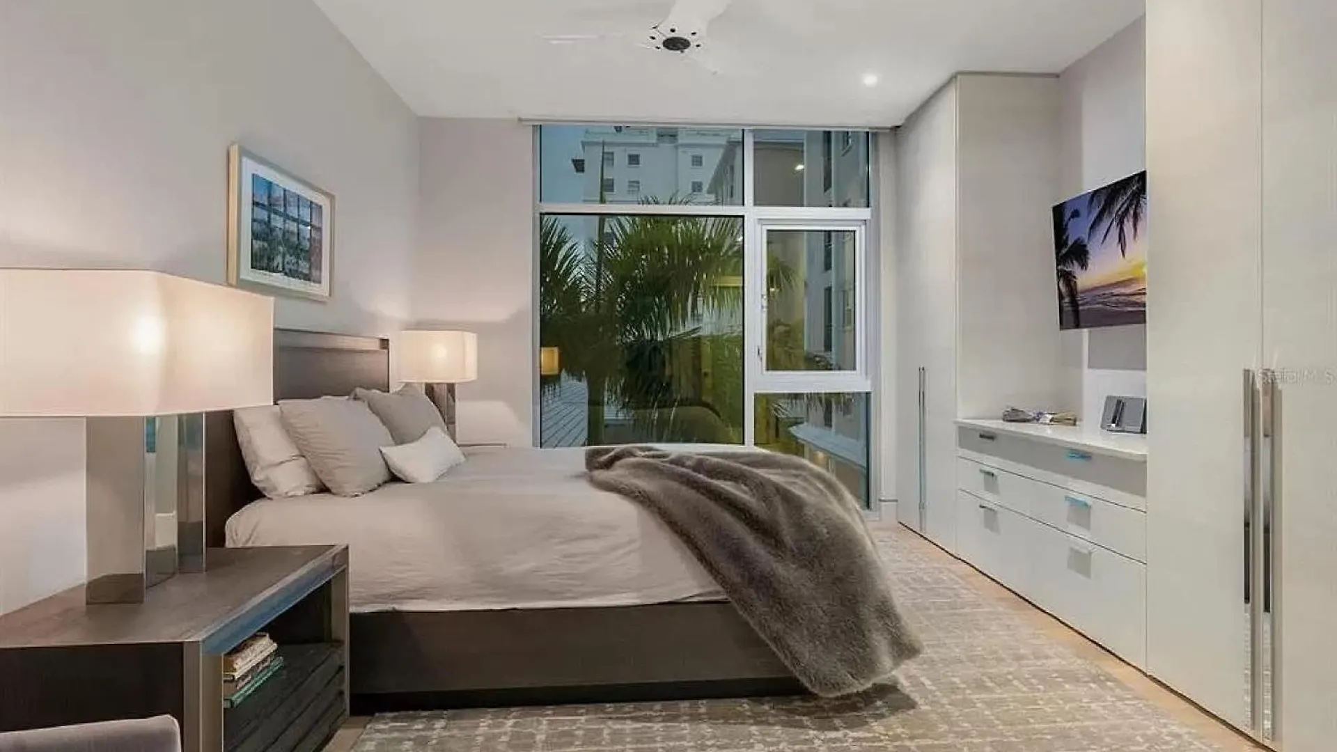 Modern Waterfront In Apartment Sarasota