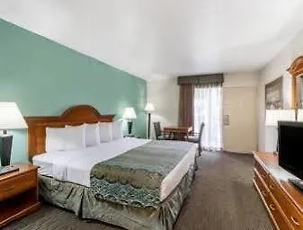 Baymont By Wyndham Hotel Sarasota