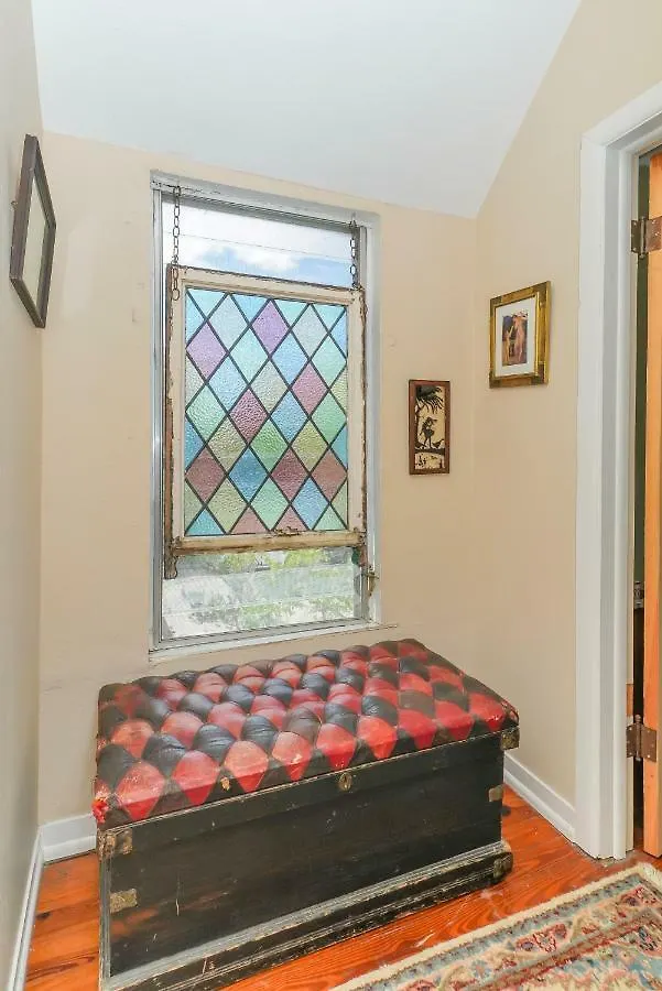 Historic In Downtown, Built In 1911 Holiday home *