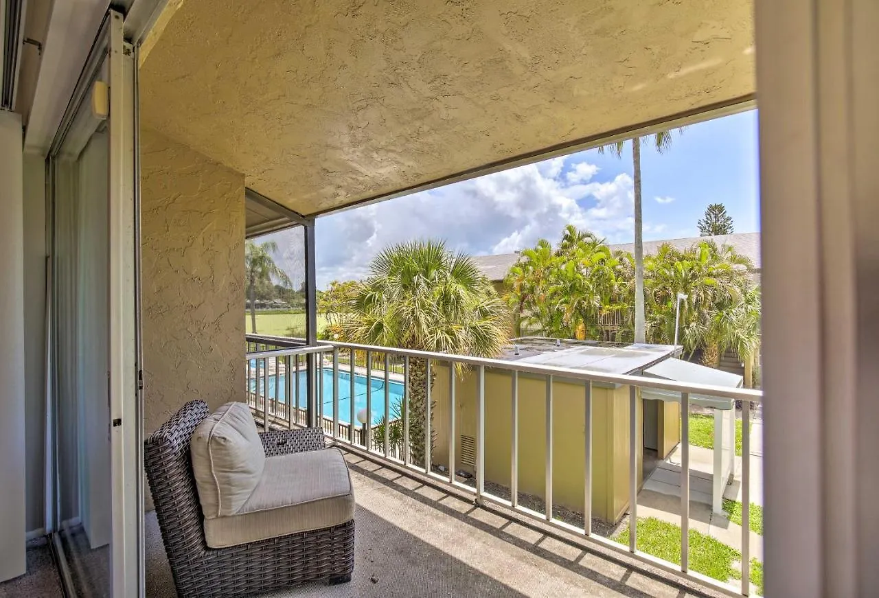 With Pool Access Less Than 4 Miles To Siesta Key