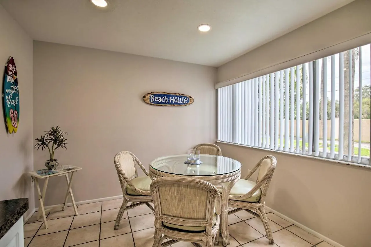 With Pool Access Less Than 4 Miles To Siesta Key Apartment *