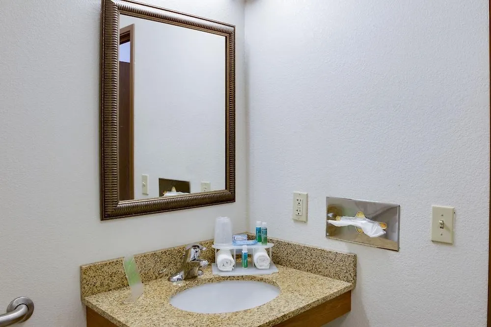Express & Sarasota East By Ihg Hotel 3*