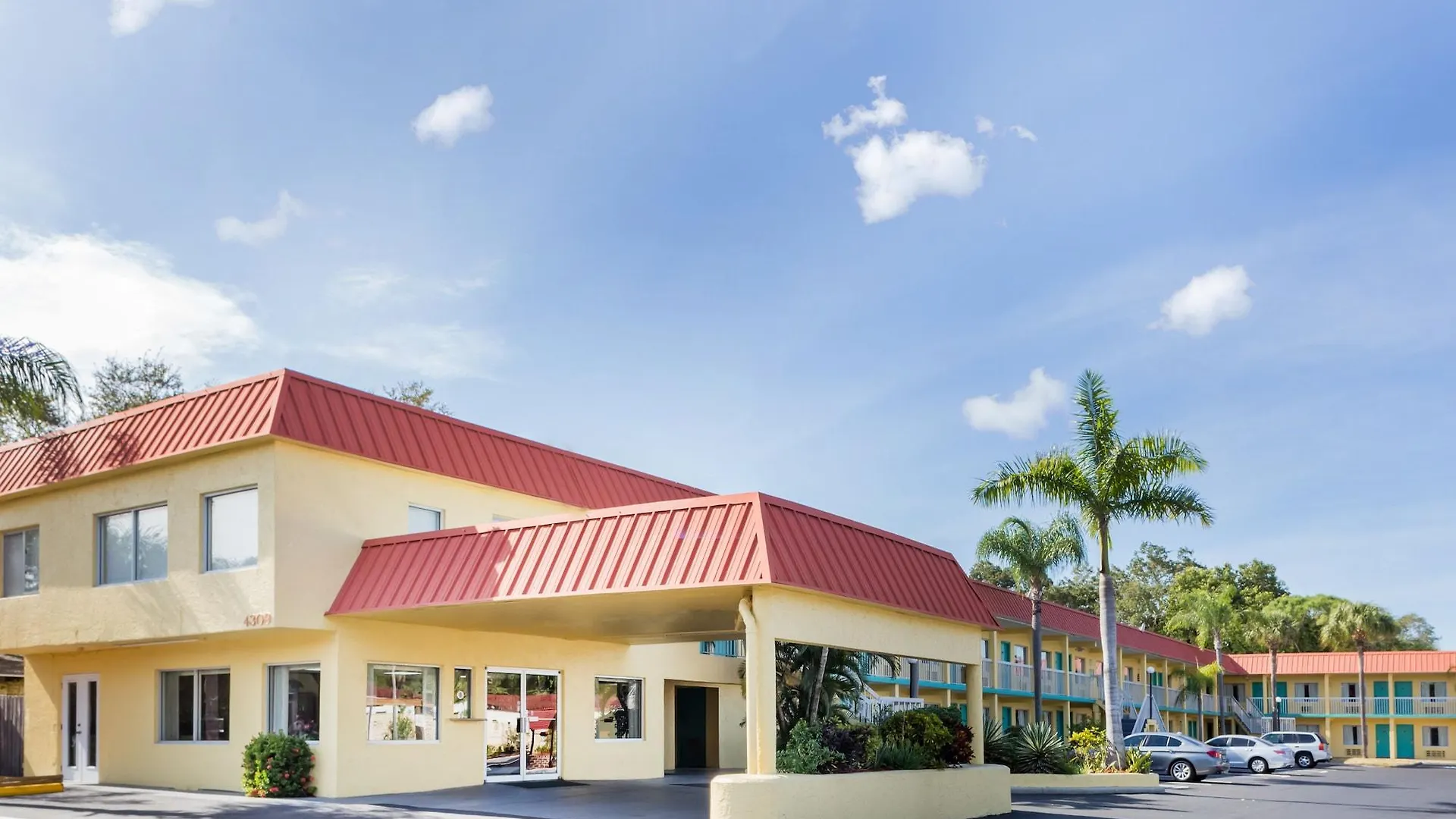 Motel Super 8 By Wyndham Sarasota Near Siesta Key 2*