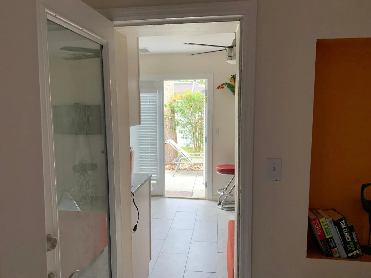 Apartment ~ Cozy In-law Close To Siesta Key ~ *