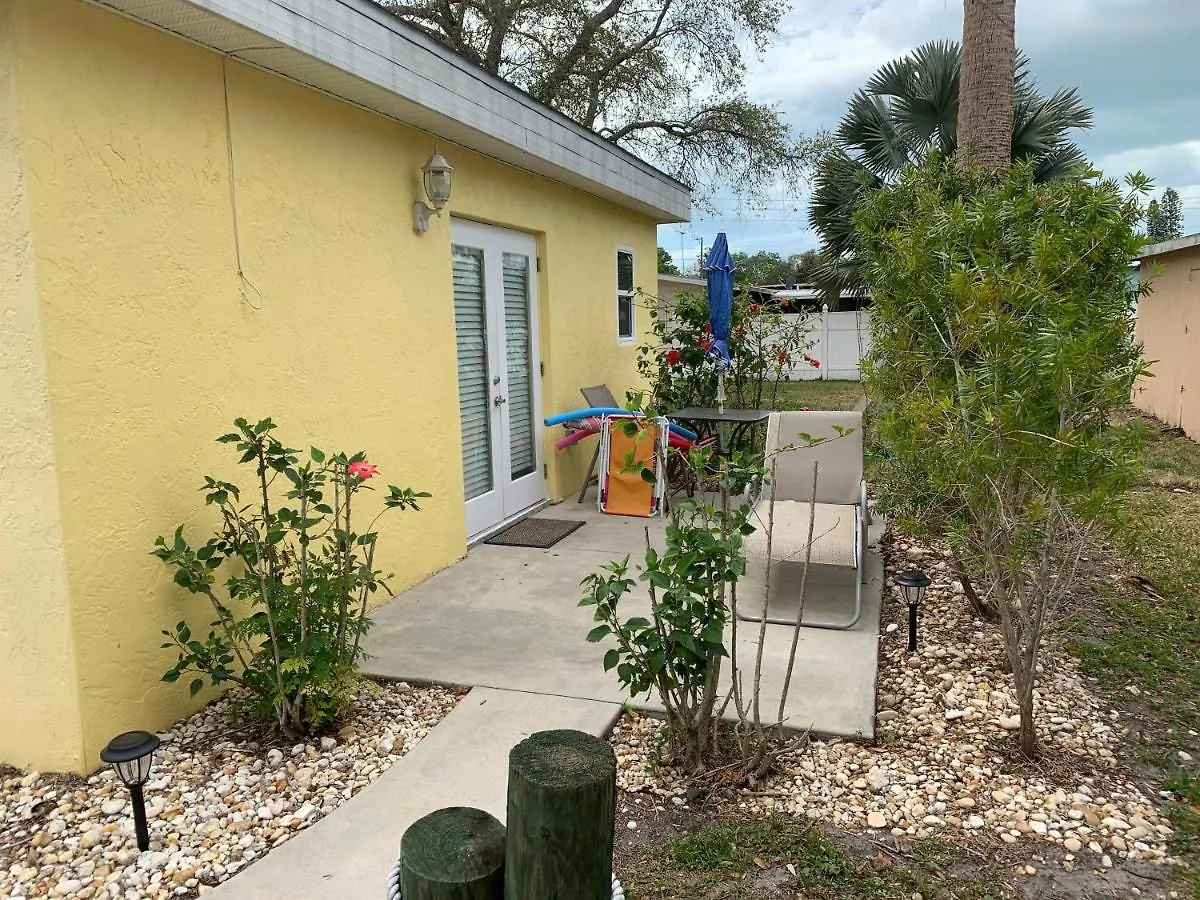 Apartment ~ Cozy In-law Close To Siesta Key ~ *