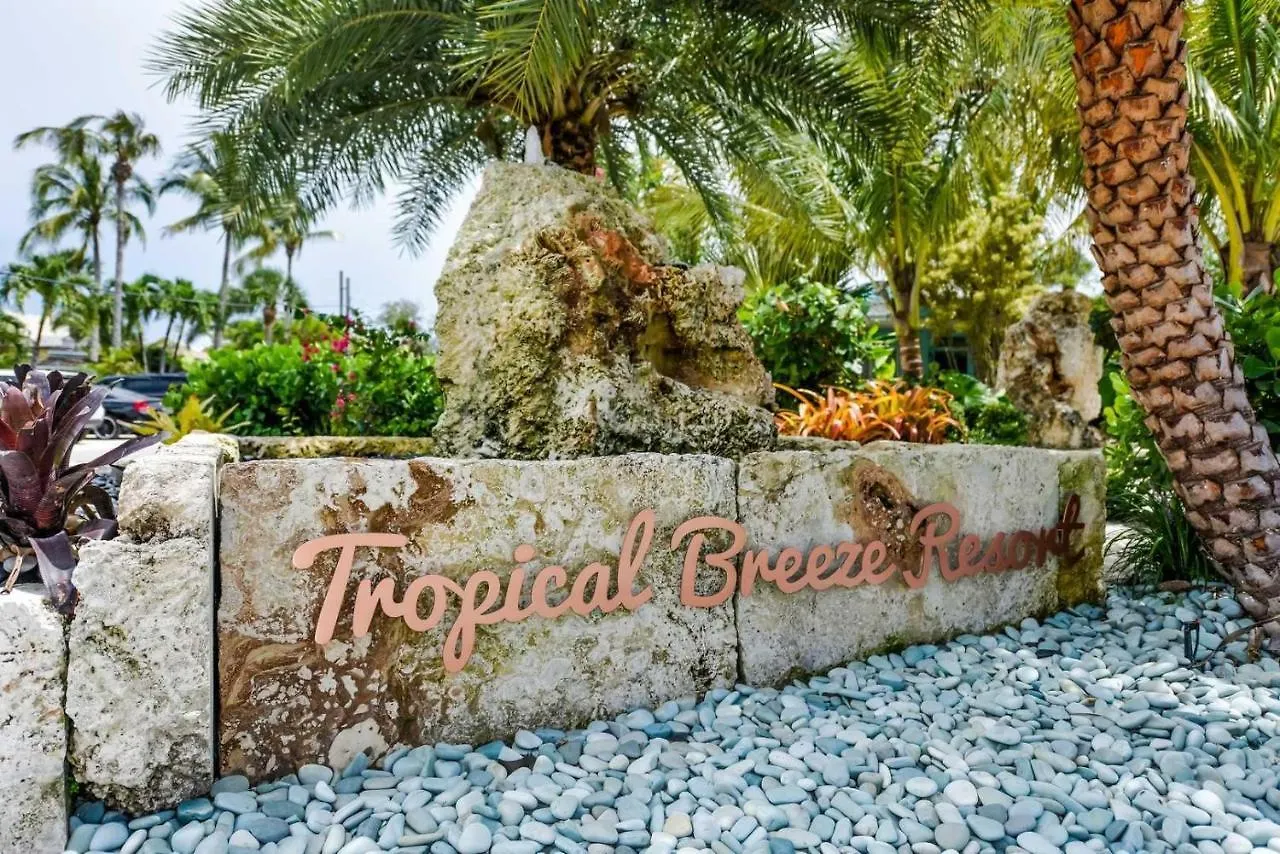 Tropical Breeze Apartahotel 3*