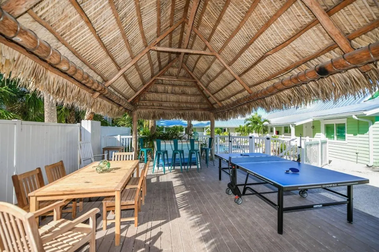 Tropical Breeze Apartahotel