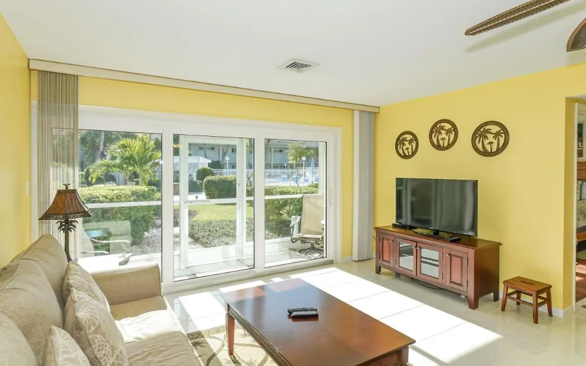 King Bed - Walk To St. Armand's Circle And Lido Beach In Minutes!