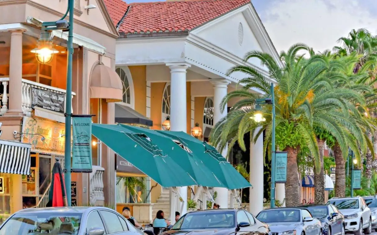 King Bed - Walk To St. Armand's Circle And Lido Beach In Minutes!