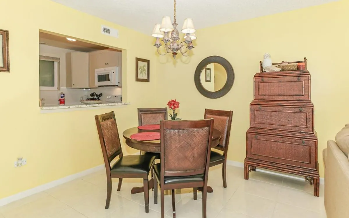 Apartment King Bed - Walk To St. Armand's Circle And Lido Beach In Minutes! *