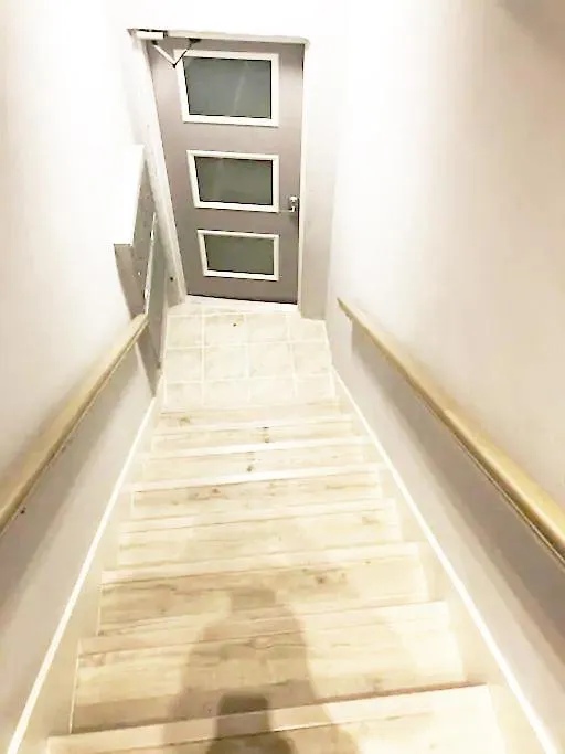 Burns Court Apartment *
