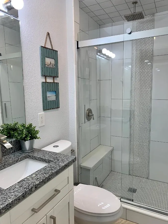 Modern Coastal Near Siesta Key And Downtown Villa