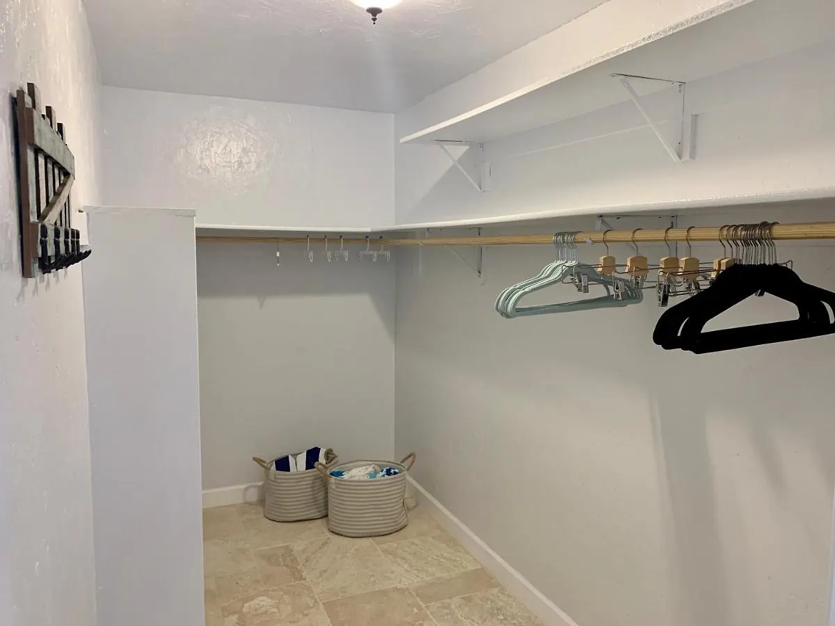 Modern Coastal Near Siesta Key And Downtown