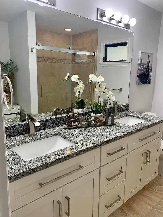 Modern Coastal Near Siesta Key And Downtown