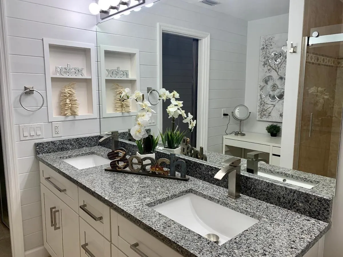 Modern Coastal Near Siesta Key And Downtown Villa *