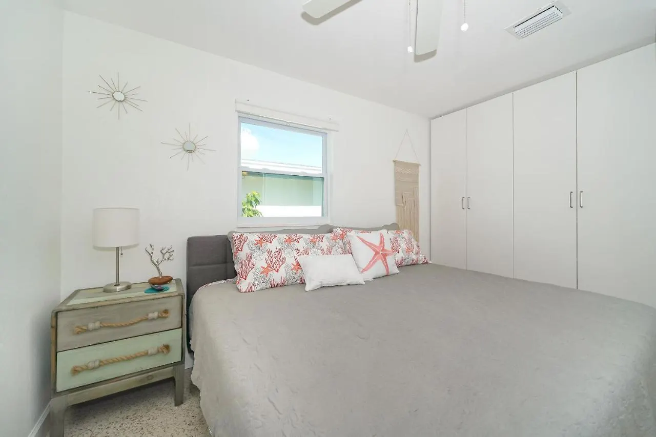 Holiday home Modern & Fresh - Less Than 3 Miles To The Beach! *