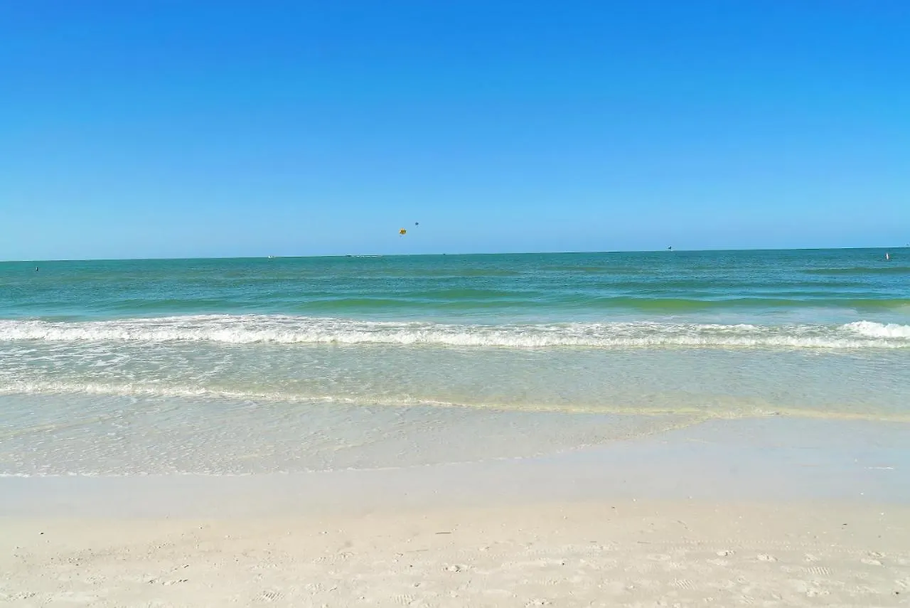 Modern & Fresh - Less Than 3 Miles To The Beach! Holiday home *