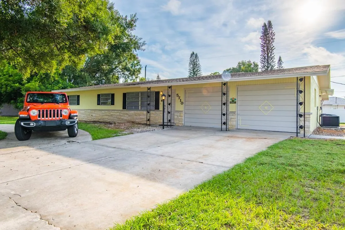 New York Avenue Rancher * Sarasota