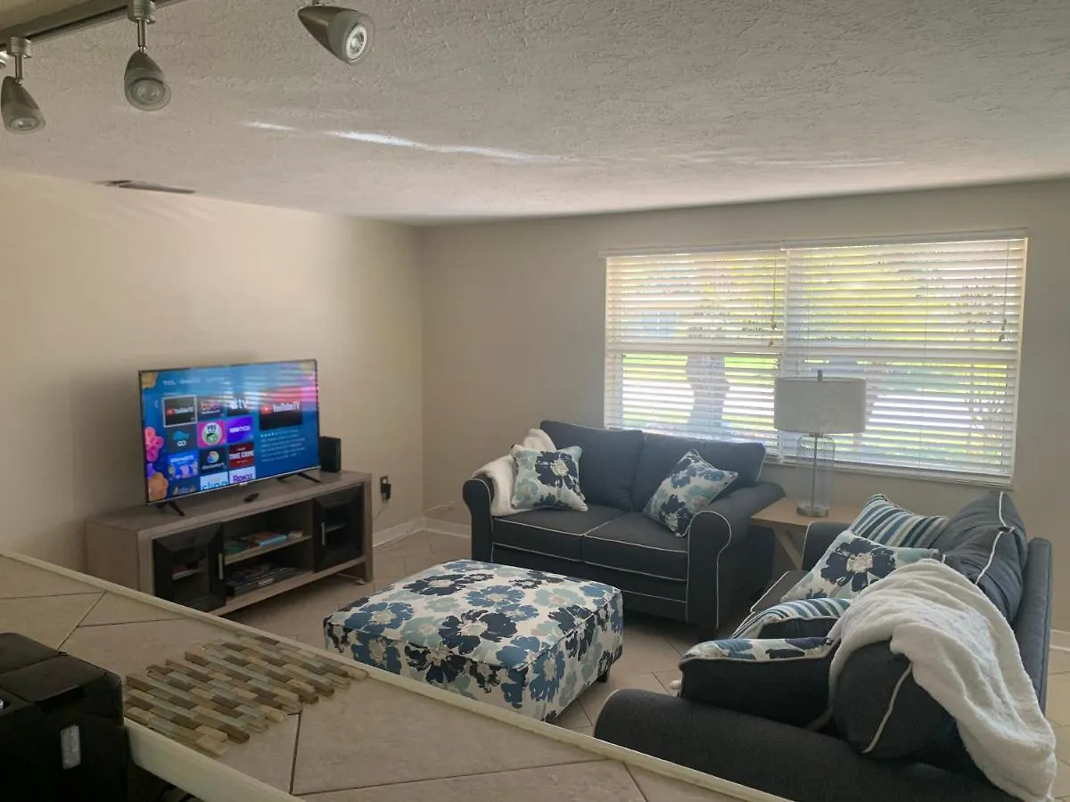 Hidden Quiet Gem Close To Everything!!! Sarasota