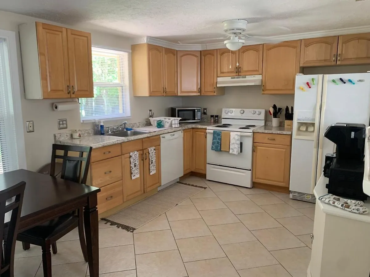 Hidden Quiet Gem Close To Everything!!! Holiday home Sarasota