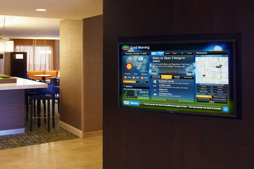 Courtyard By Marriott At Town Center Hotel