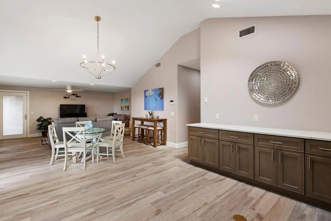 New Location, Location, Location! On The Beach, Walk To Village * Sarasota