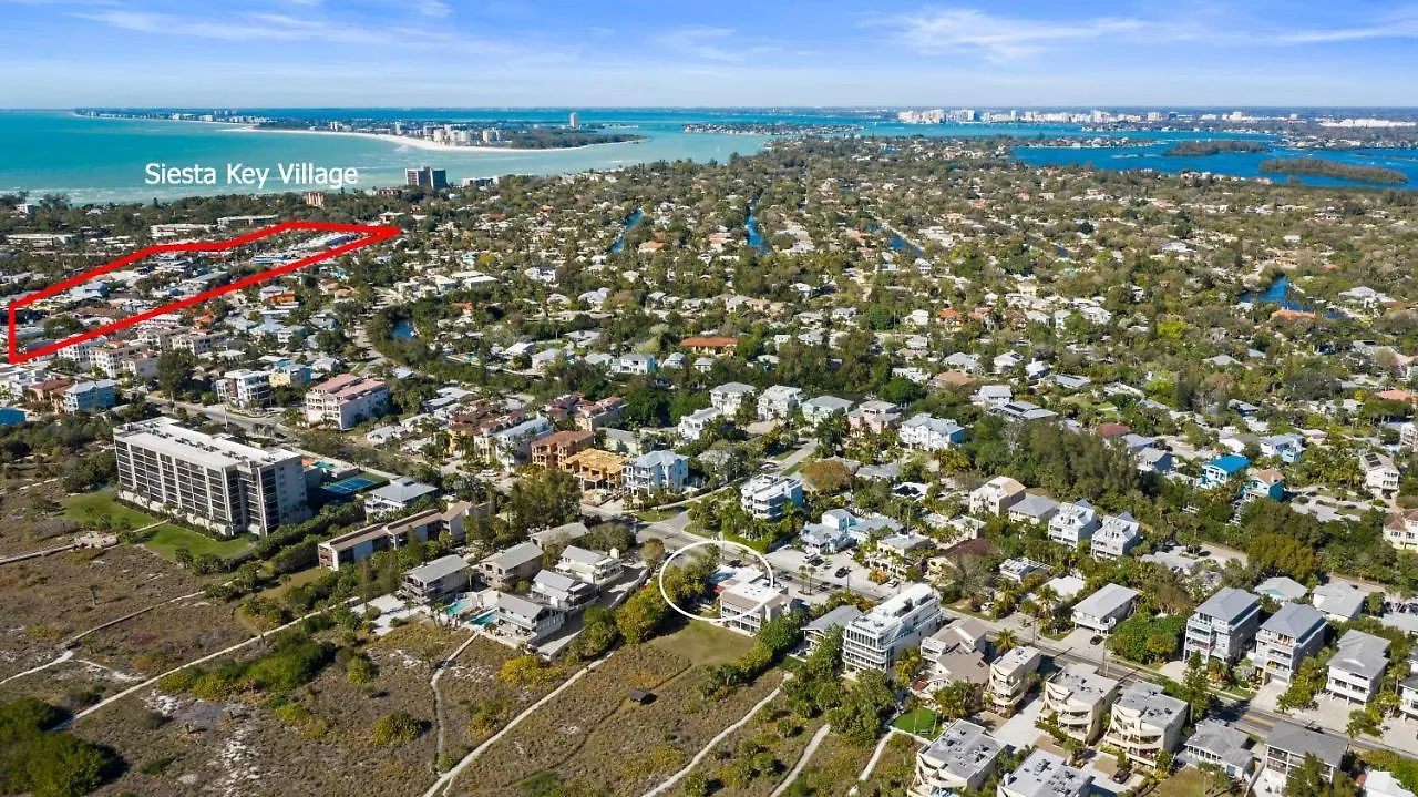 New Location, Location, Location! On The Beach, Walk To Village Holiday home Sarasota