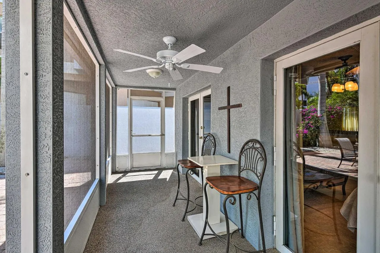 Lido Key Hideout With Patio And Yard And Walk To Beach! * Sarasota