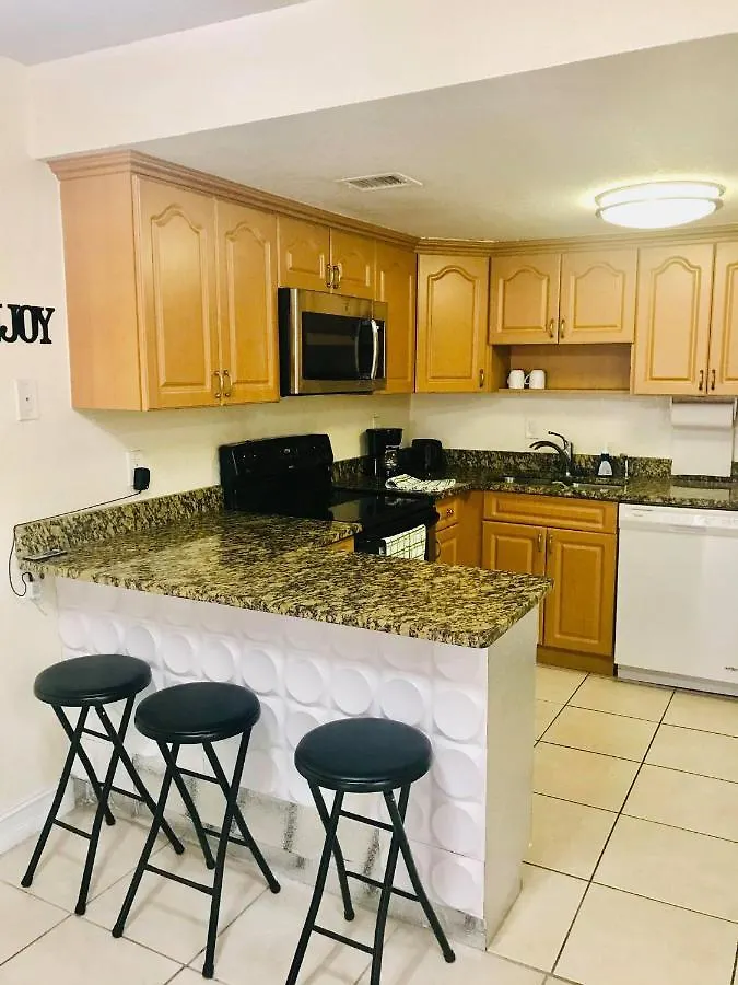 Apartment Spacious Close To Siesta