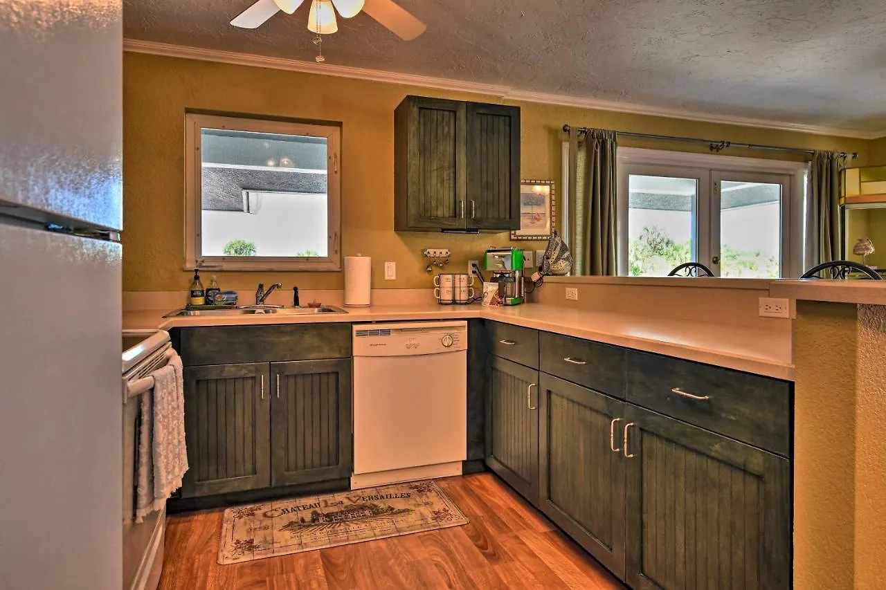 Bright Coastal Walk To Lido Key Beach! Apartment *