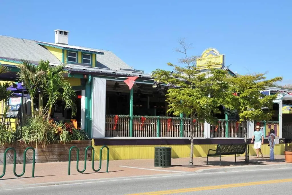 Apartment Siesta Key Village-suite #3: A Block To The Beach! Sarasota
