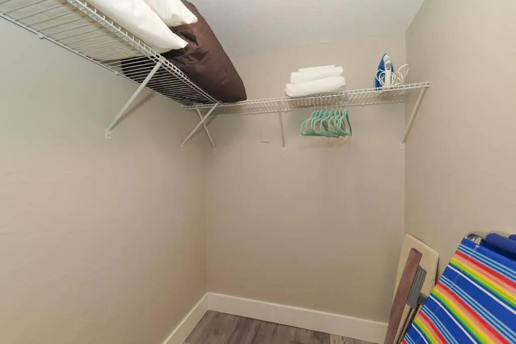 Siesta Key Village-suite #2: A Block To The Beach! Apartment *