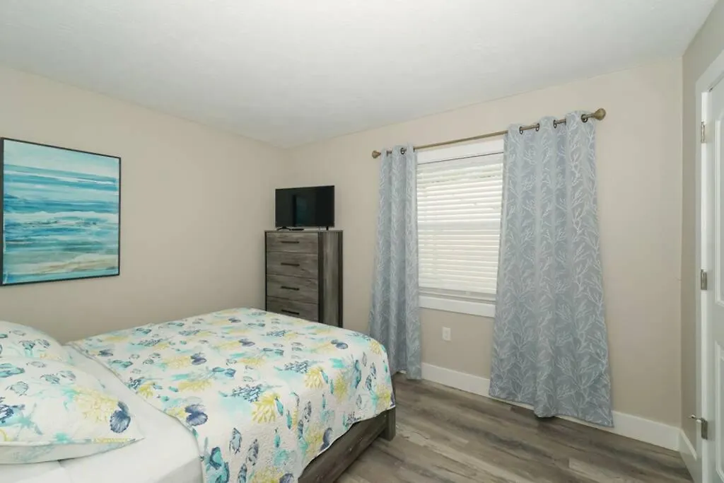 Siesta Key Village-suite #2: A Block To The Beach! Sarasota
