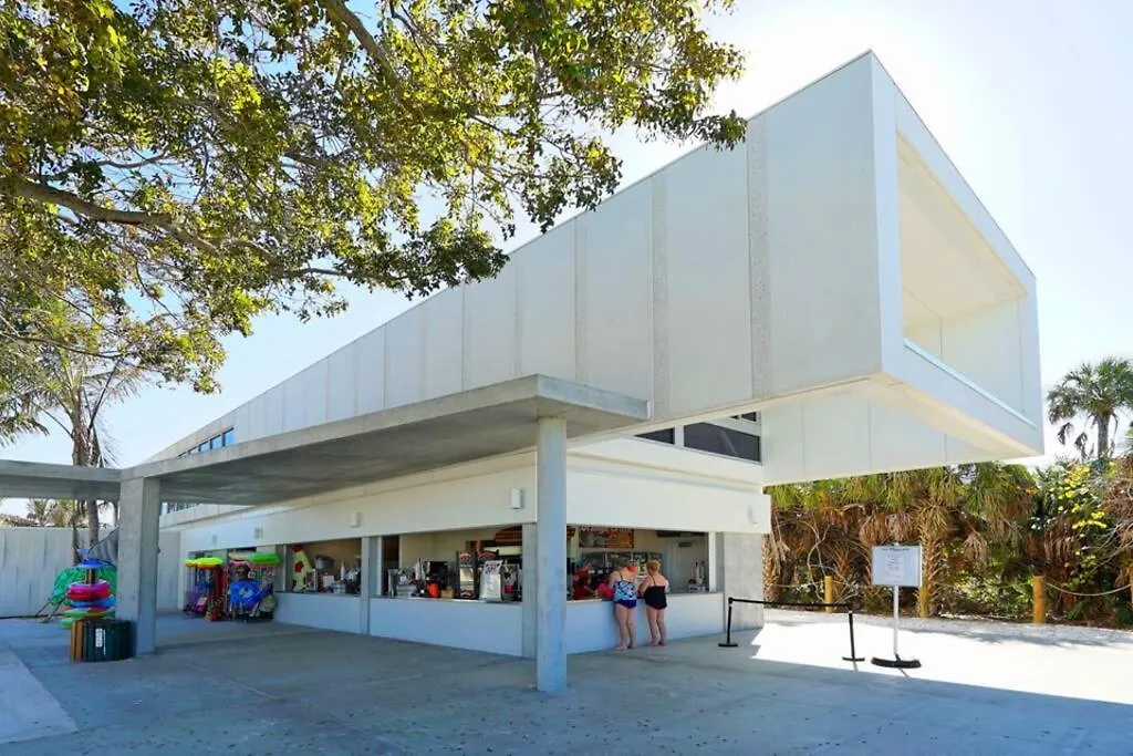 Siesta Key Village-suite #2: A Block To The Beach! *