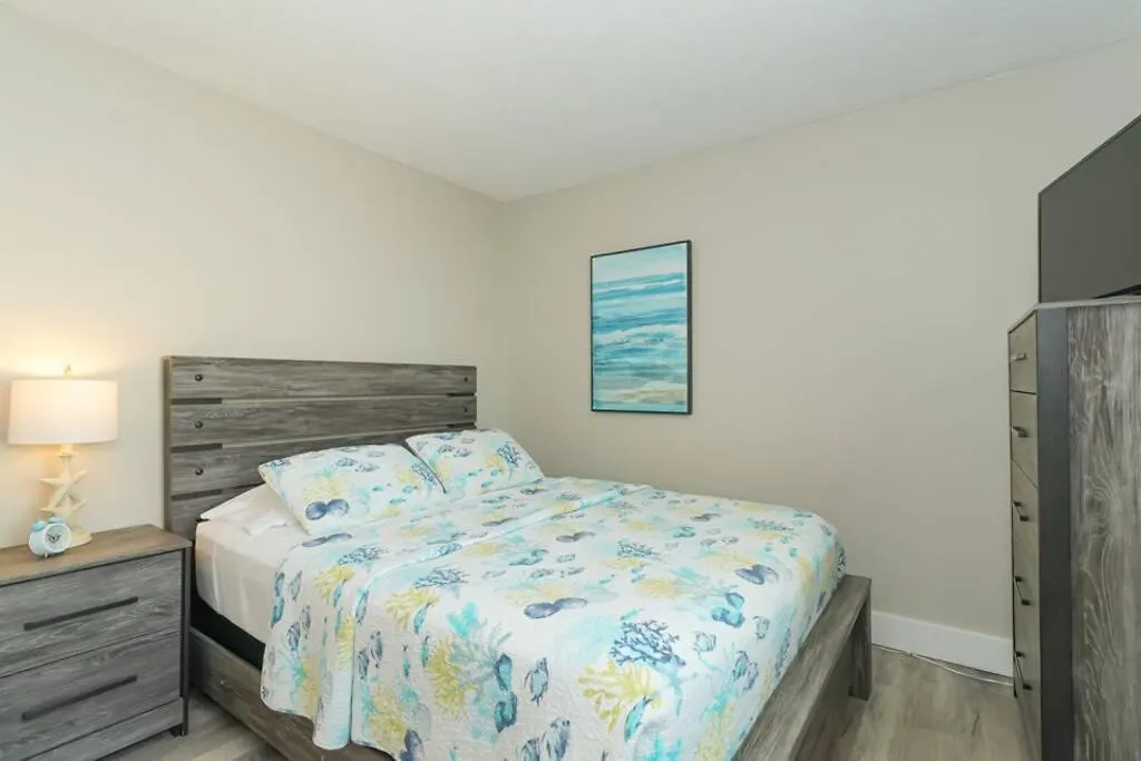 Siesta Key Village-suite #2: A Block To The Beach! Apartment Sarasota
