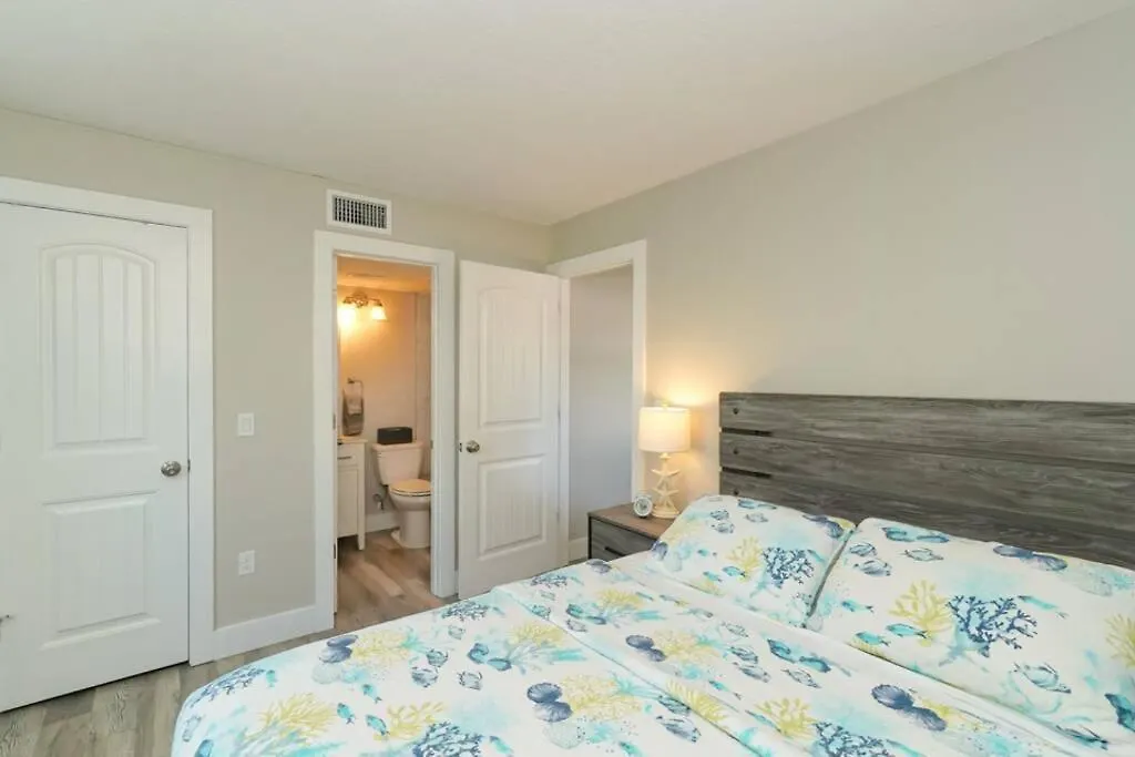 Apartment Siesta Key Village-suite #2: A Block To The Beach! *
