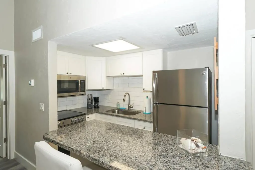 Apartment Siesta Key Village-suite #3: A Block To The Beach! Sarasota